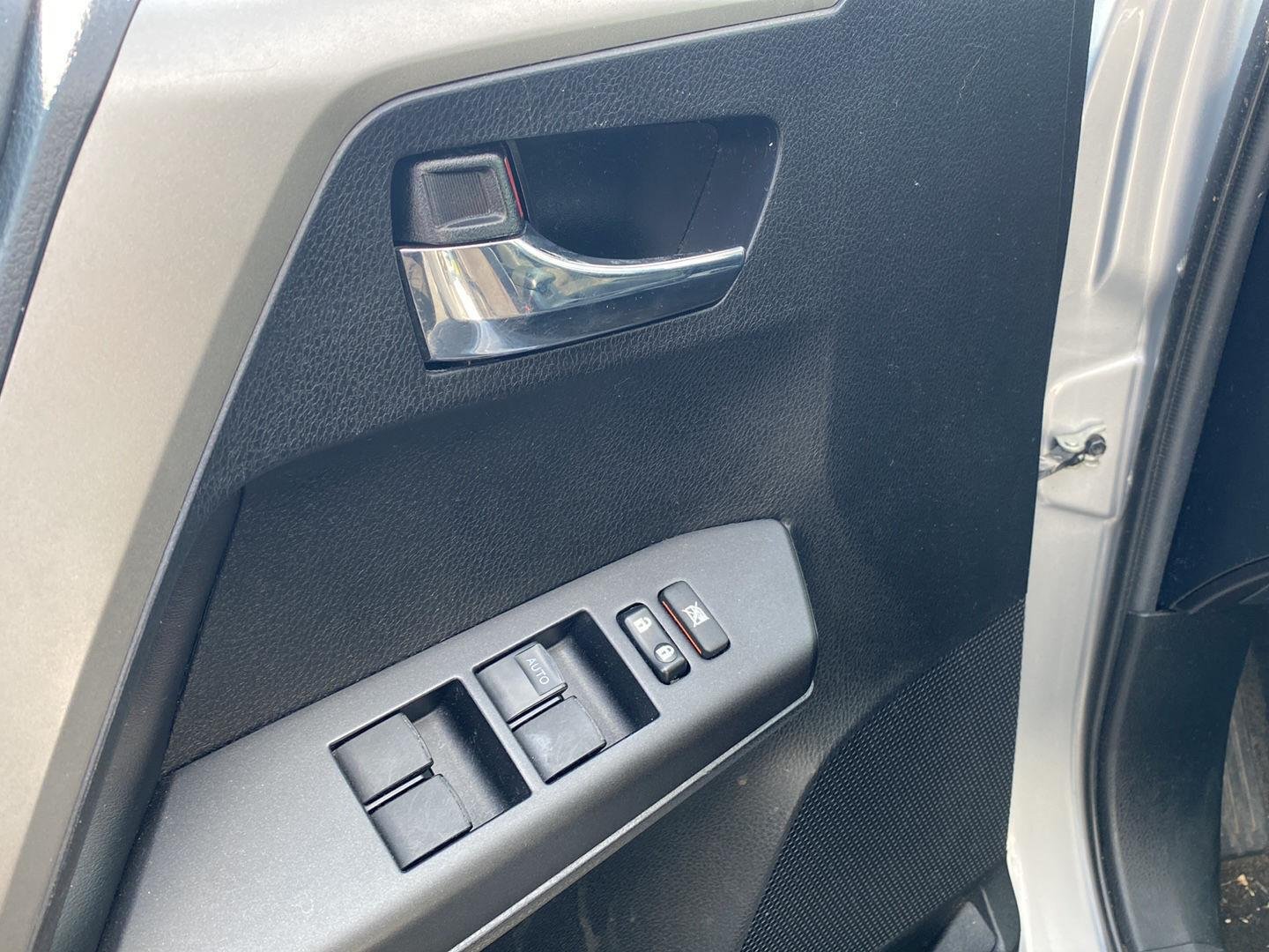 Used 2018 Silver Sky Metallic Toyota XLE image 11