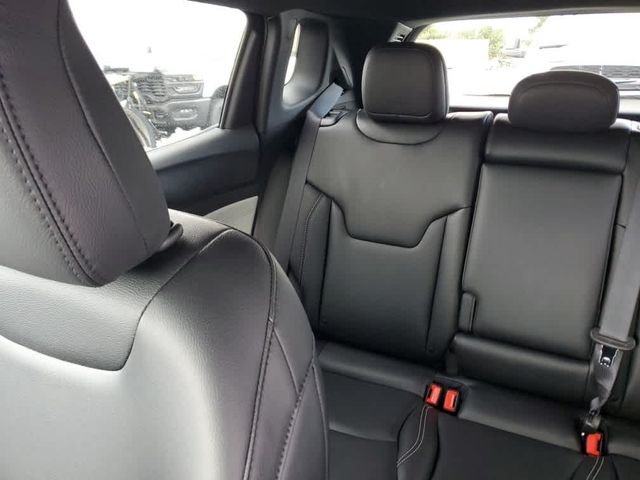 New 2026 Diamond Black Crystal Pearl-Coat Exterior Paint Jeep Limited image 14