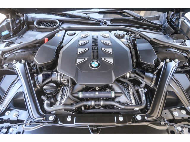 Used 2026 Frozen Deep Grey BMW 760i xDrive image 23