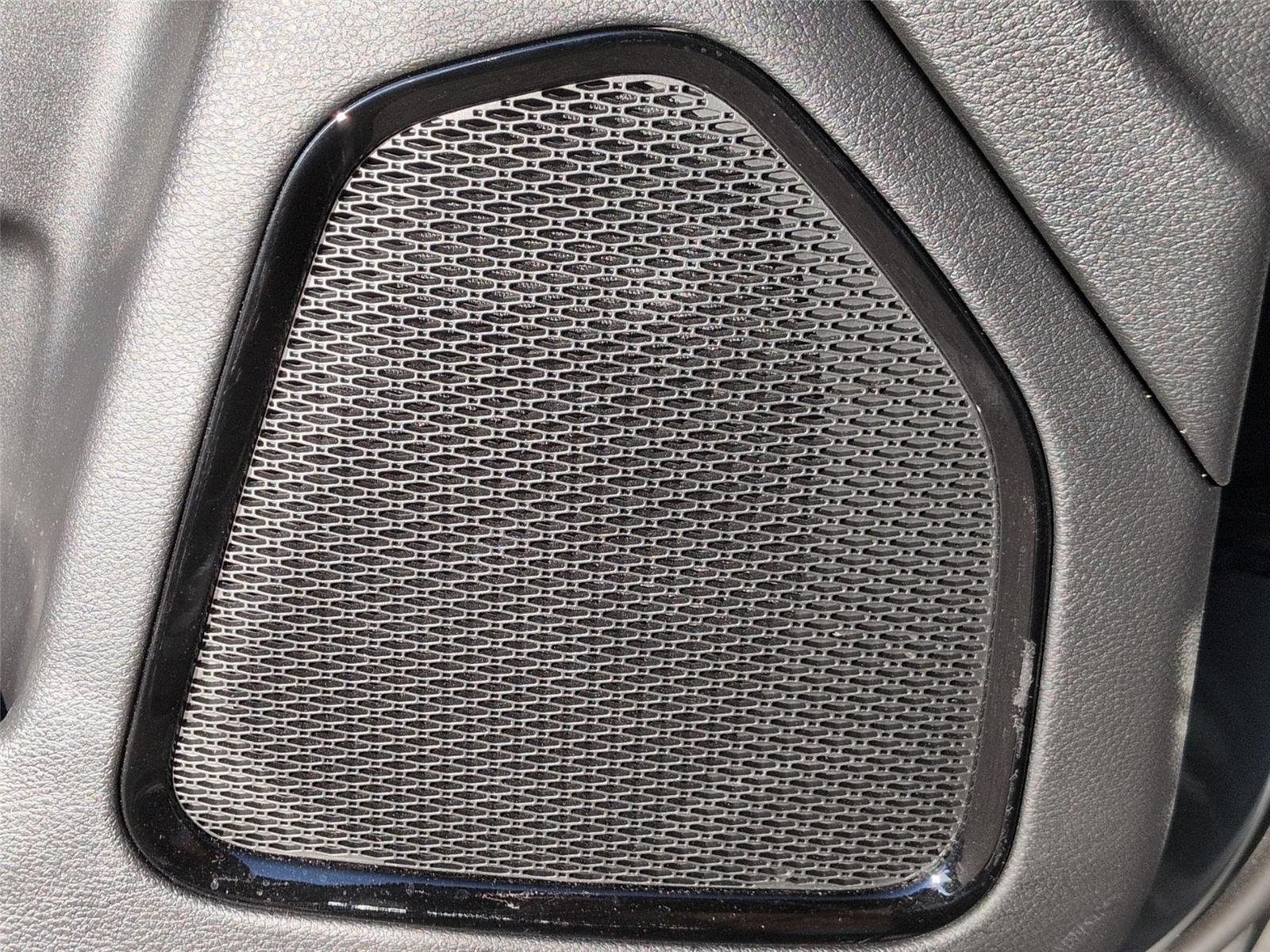 Used 2024 Baltic Gray Metallic Clearcoat Jeep Latitude image 17