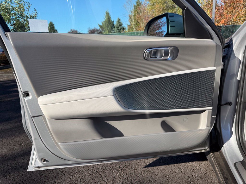 Used 2025 Curated Silver Hyundai SEL image 18