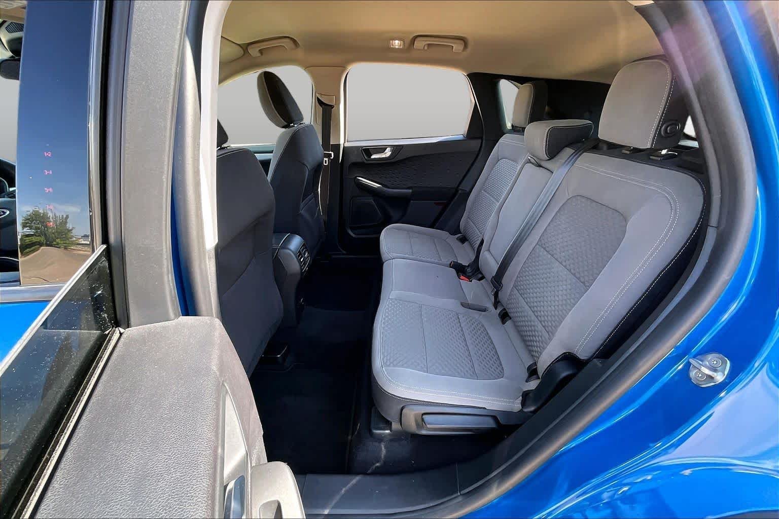 Used 2020 Velocity Blue Metallic Ford SE image 19