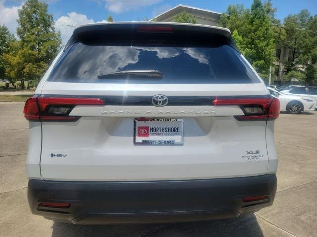 Certified Used 2024 WIND CHILL PEARL Toyota  image 4