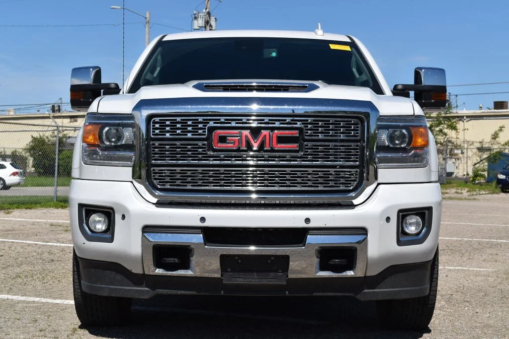 Used 2018 GMC Sierra 2500 Denali HD Denali with VIN 1GT12UEY0JF213629 for sale in Kansas City