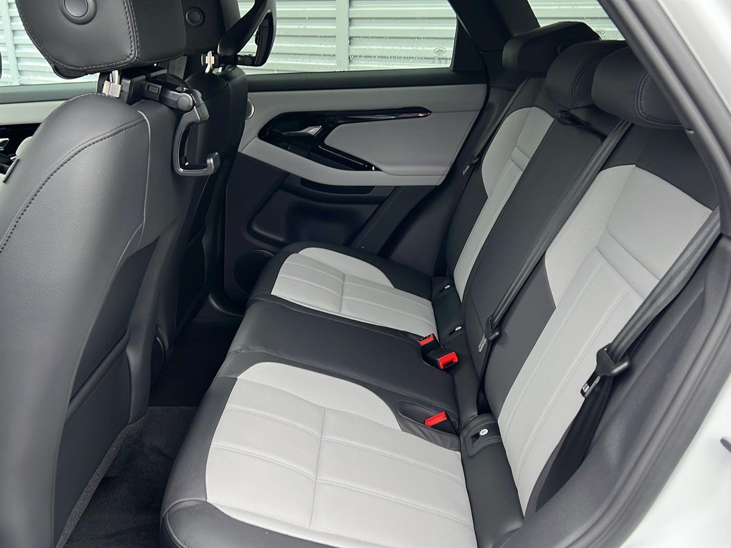 New 2026 Fuji White Land Rover Dynamic SE image 8