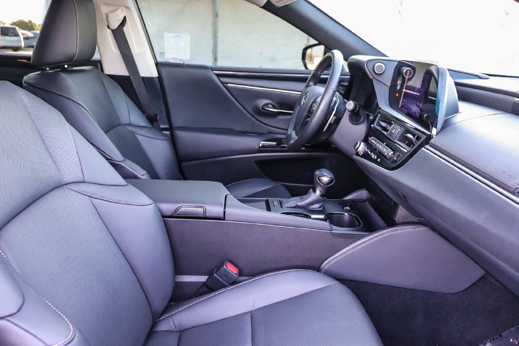 Used 2025 Iridium Lexus 350 image 19