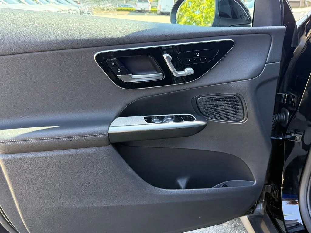 Used 2026 Black Mercedes-Benz GLC 300 image 18