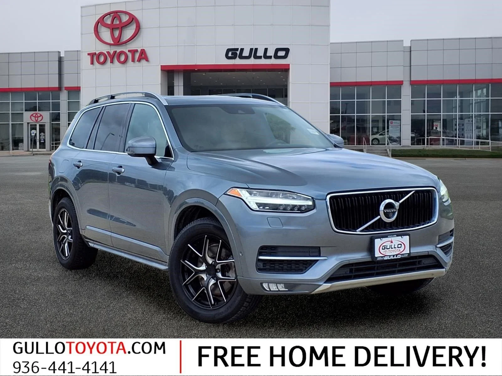 Used 2018 Gray Volvo T6 Momentum image 1