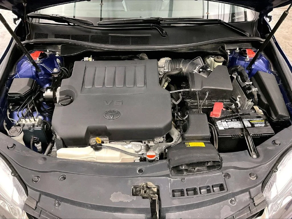 Used 2016 Blue Toyota XSE V6 image 14