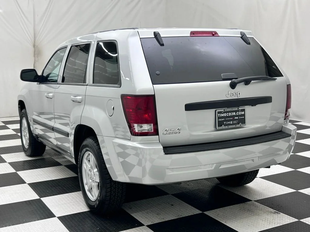 Used 2007 Silver Jeep Laredo image 5