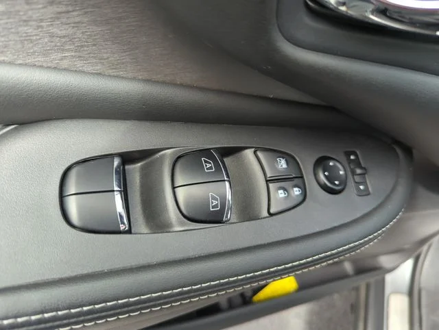 Used 2022 Gray Nissan SL image 33
