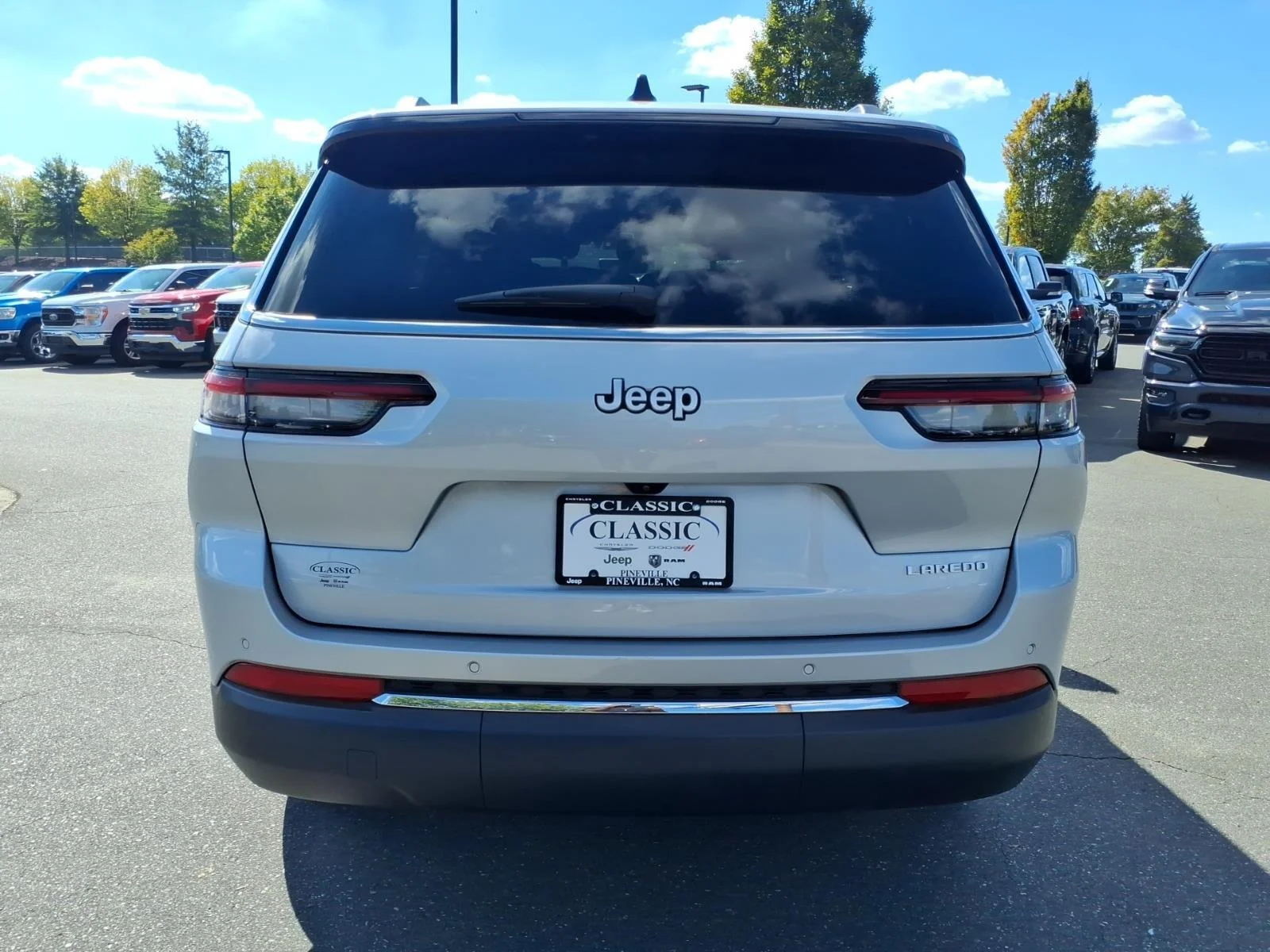 Used 2025 Silver Zynith Jeep Laredo X image 16
