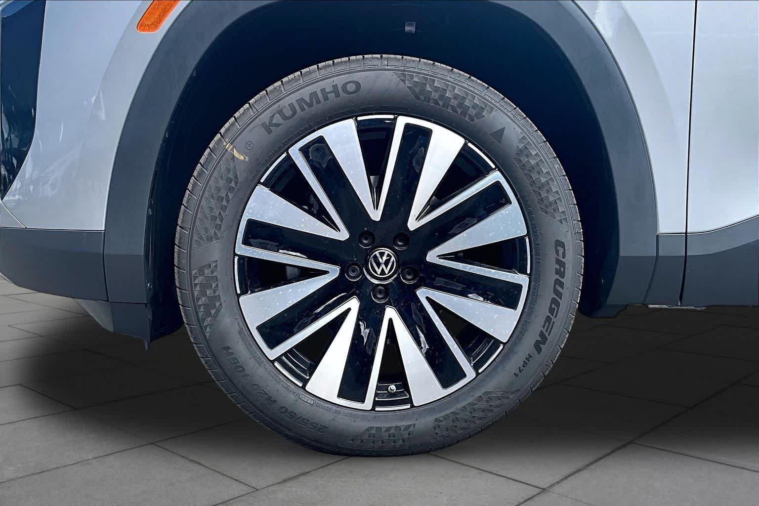 New 2027 Silver Mist Met Volkswagen 2.0T SE w/ Technology image 11