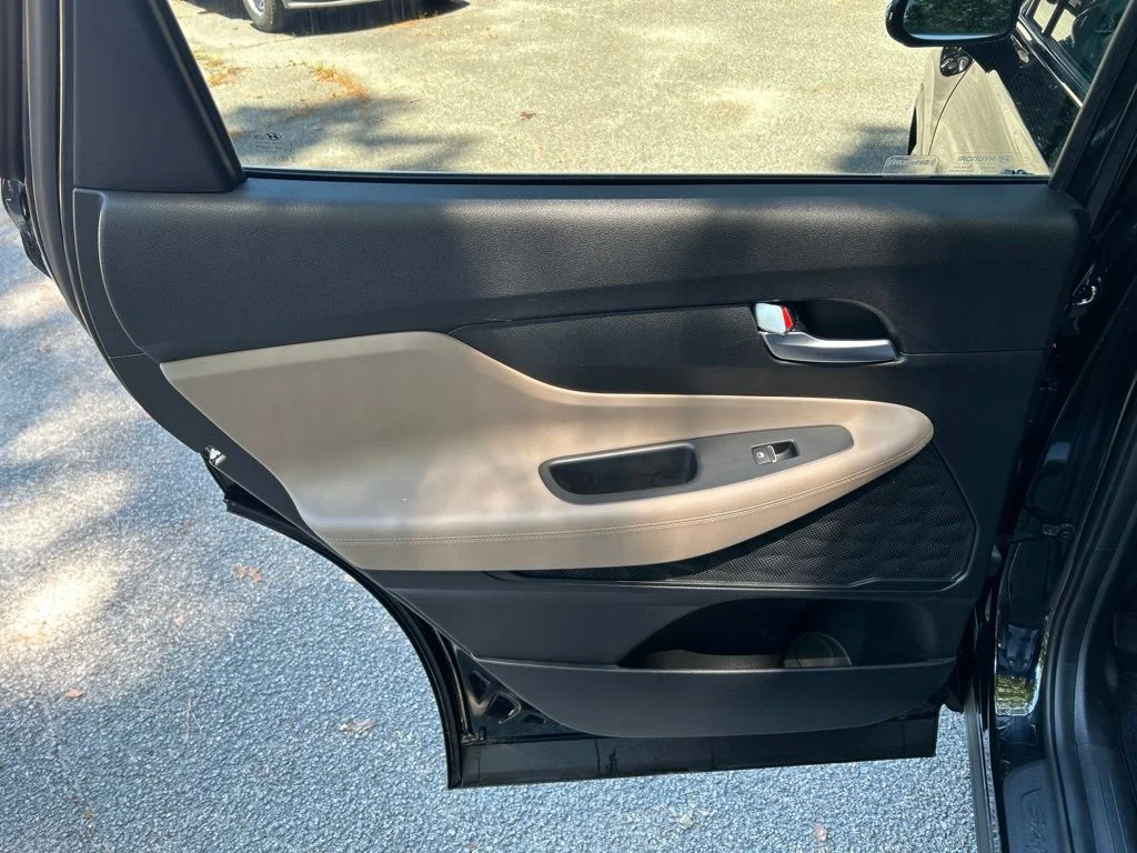 Used 2023 Black Hyundai SEL image 25