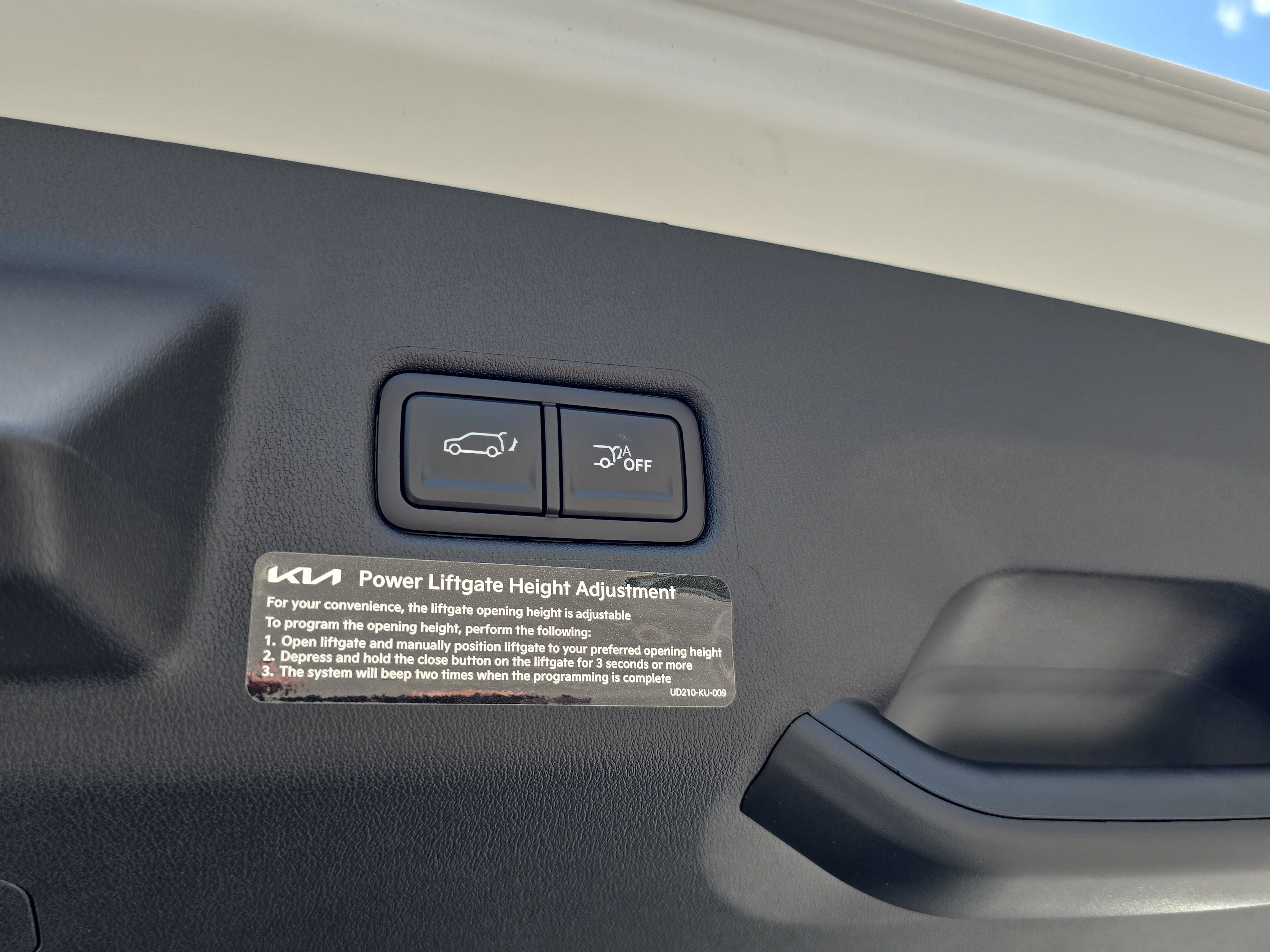 New 2027 Glacial White Pearl Kia X-LINE SX image 11