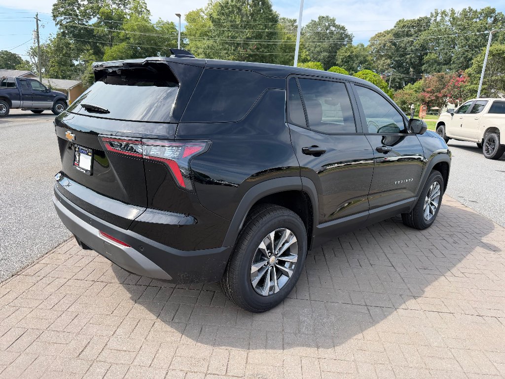 2027 Chevrolet Equinox LT - Photo 8