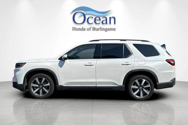 Certified Used 2025 Platinum White Pearl Honda Touring image 7