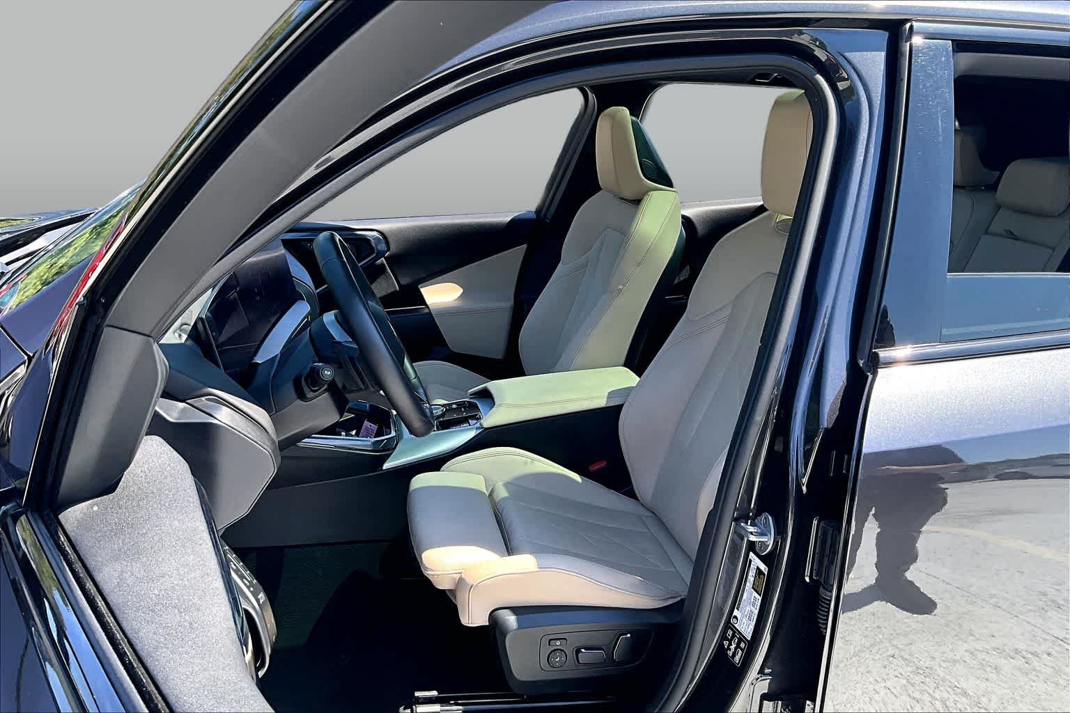 Used 2025 Frozen Pure Grey Metallic BMW 30 xDrive image 8