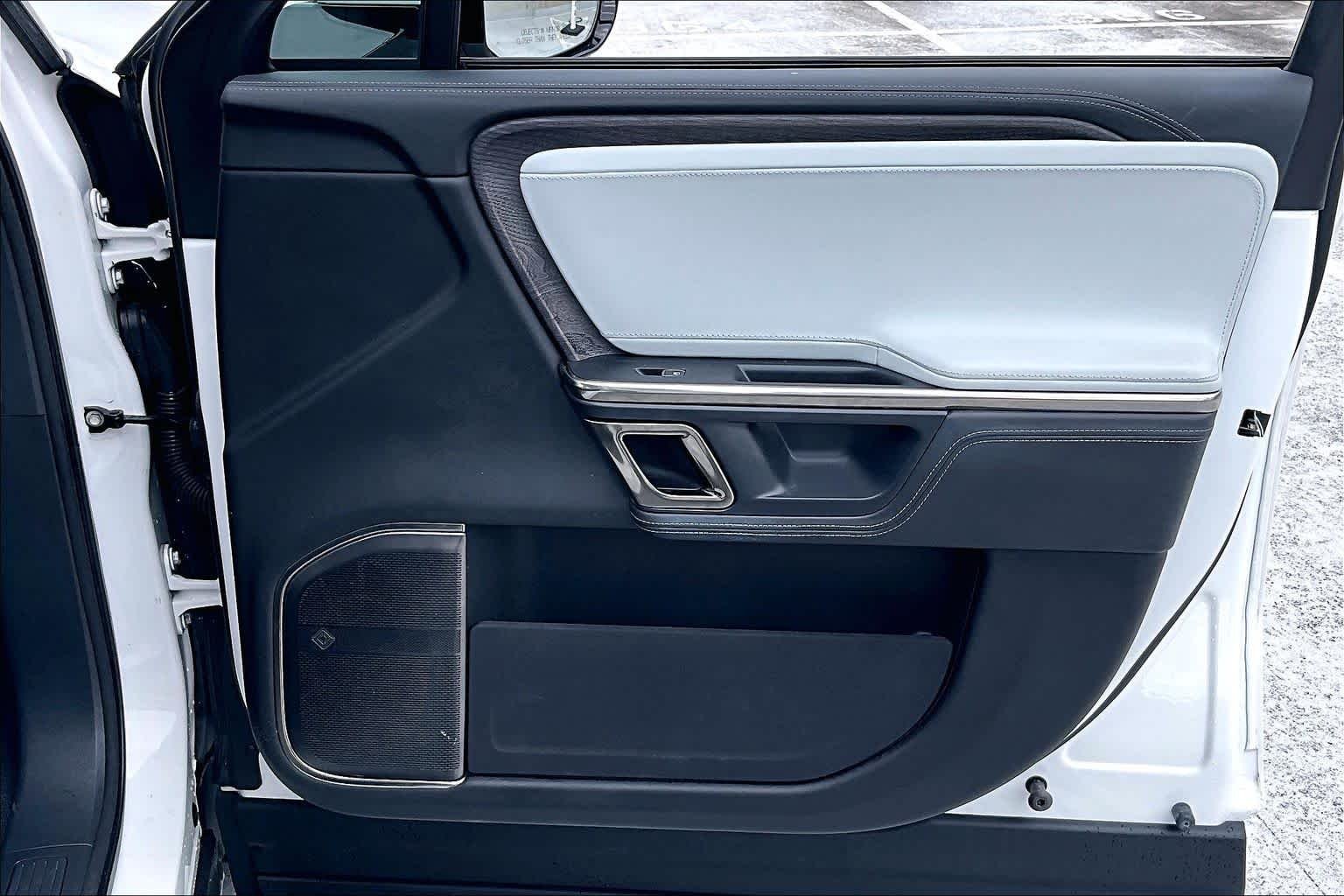 Used 2023 Glacier White Rivian Launch Edition image 21