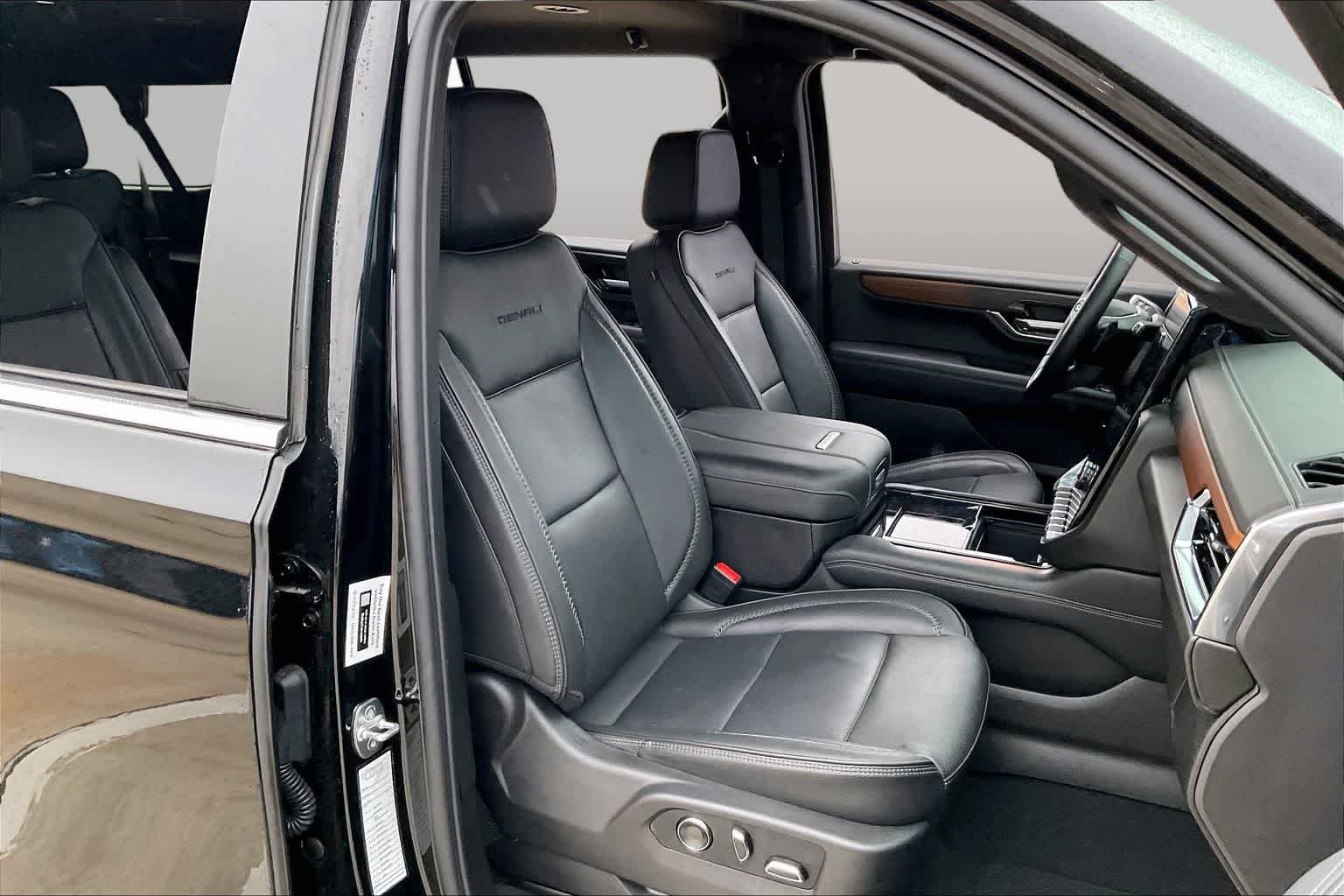2025 GMC Yukon XL Denali - Photo 8