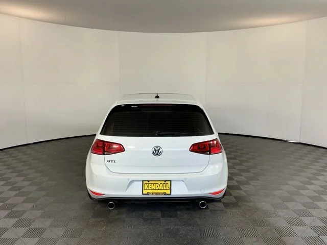 Used 2016  Volkswagen Autobahn image 6