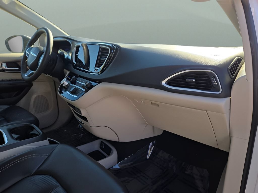 Used 2023 White Chrysler Touring L image 10