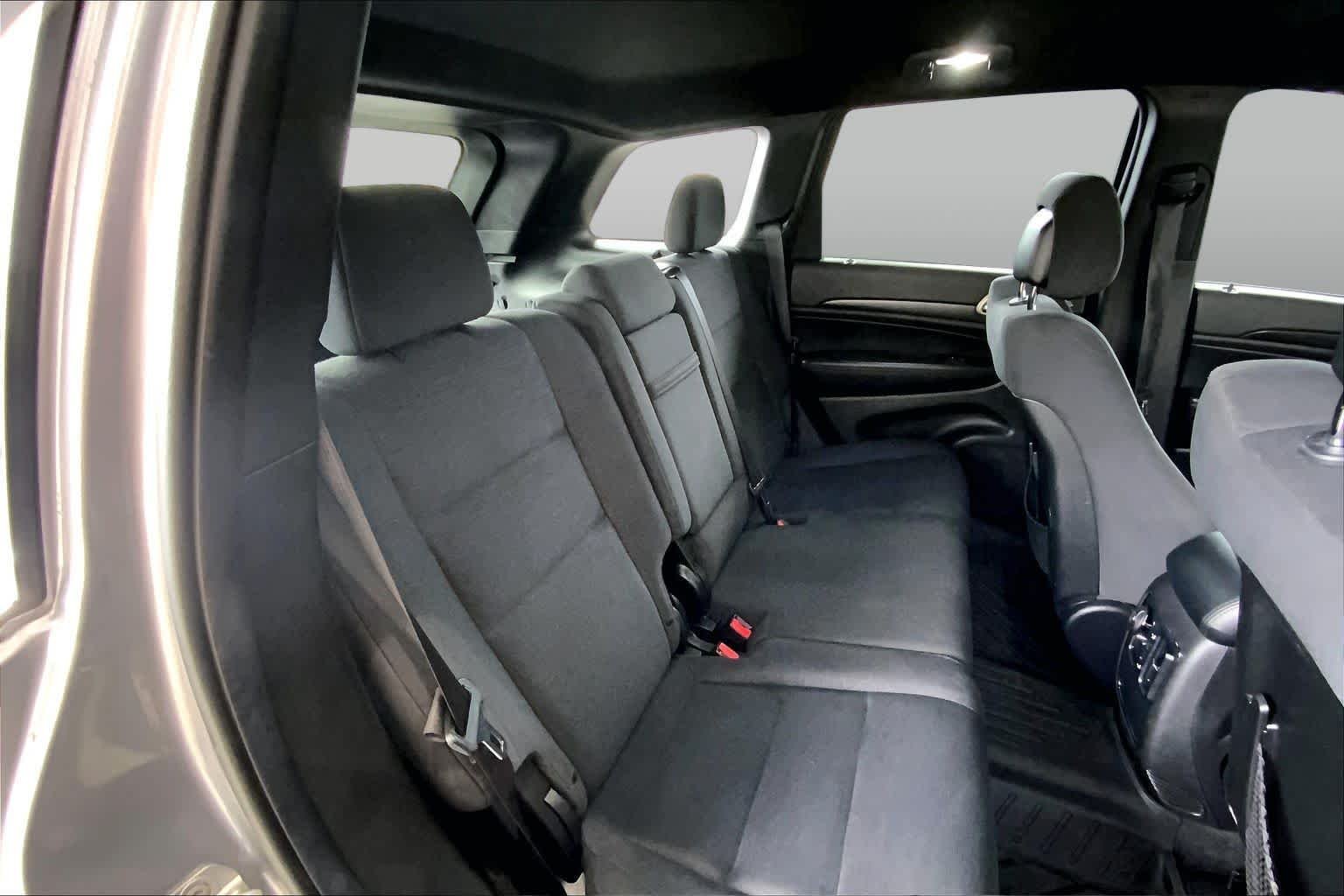 Used 2014 Billet Silver Metallic Clearcoat Jeep Laredo image 18
