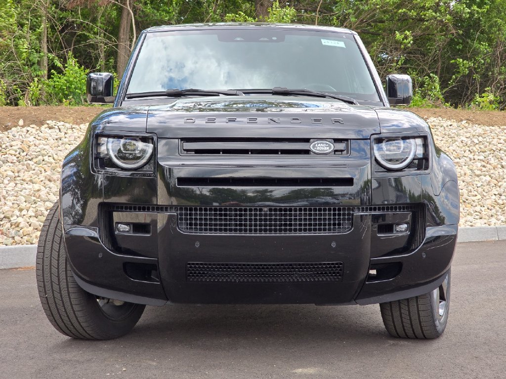 New 2026 Santorini Black Land Rover X-Dynamic se image 9
