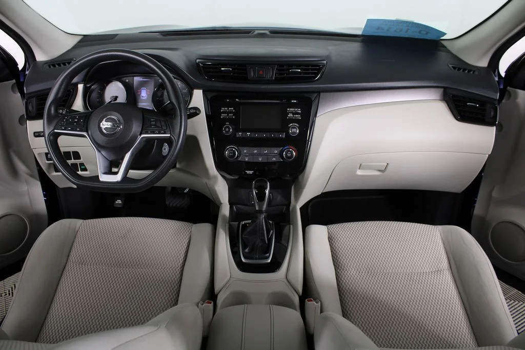 Used 2017 Blue Nissan S image 24