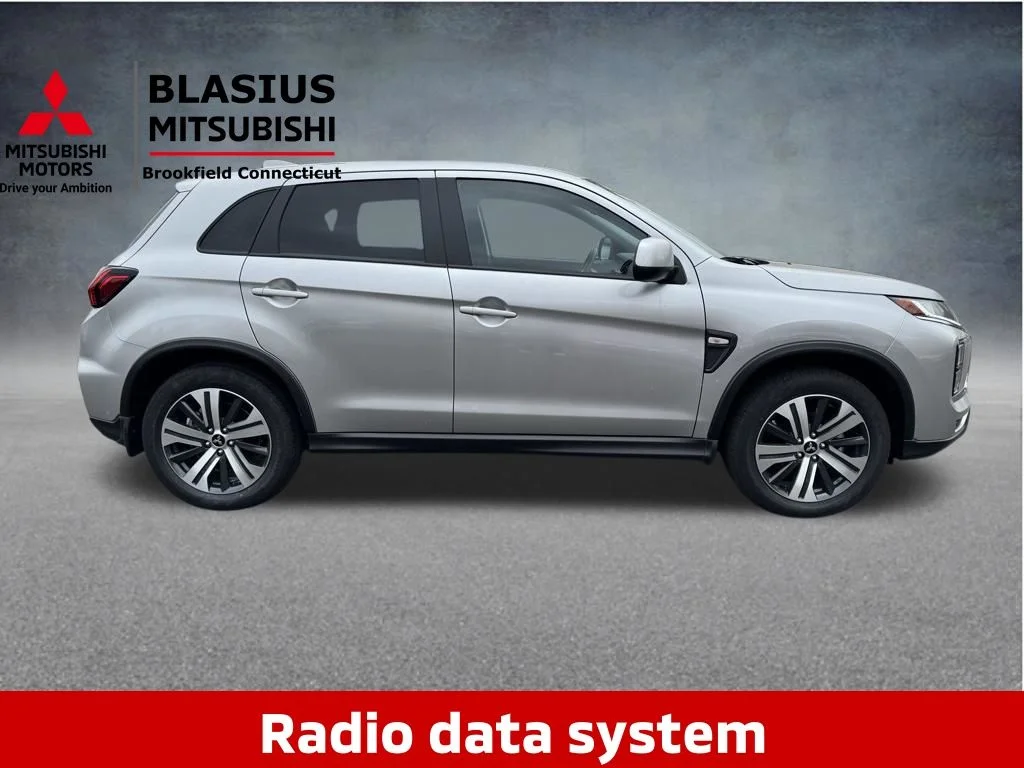 New 2025 Silver Mitsubishi 2.0 ES image 5