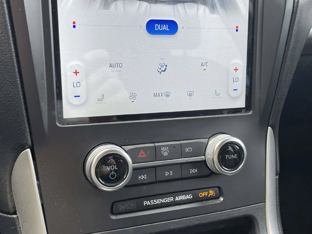 Used 2024 Gray Ford SEL image 38