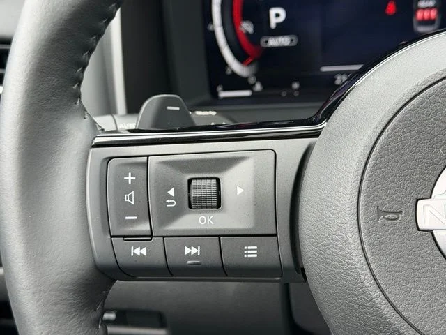 Used 2023 Pearl White Nissan Platinum image 22
