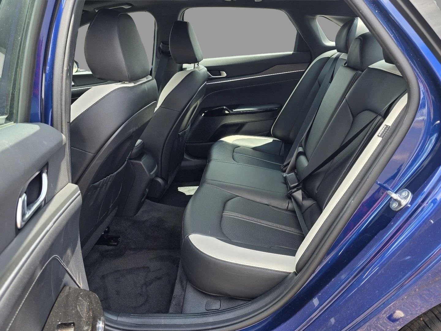 Used 2025 Yacht Blue Kia GT-Line image 27