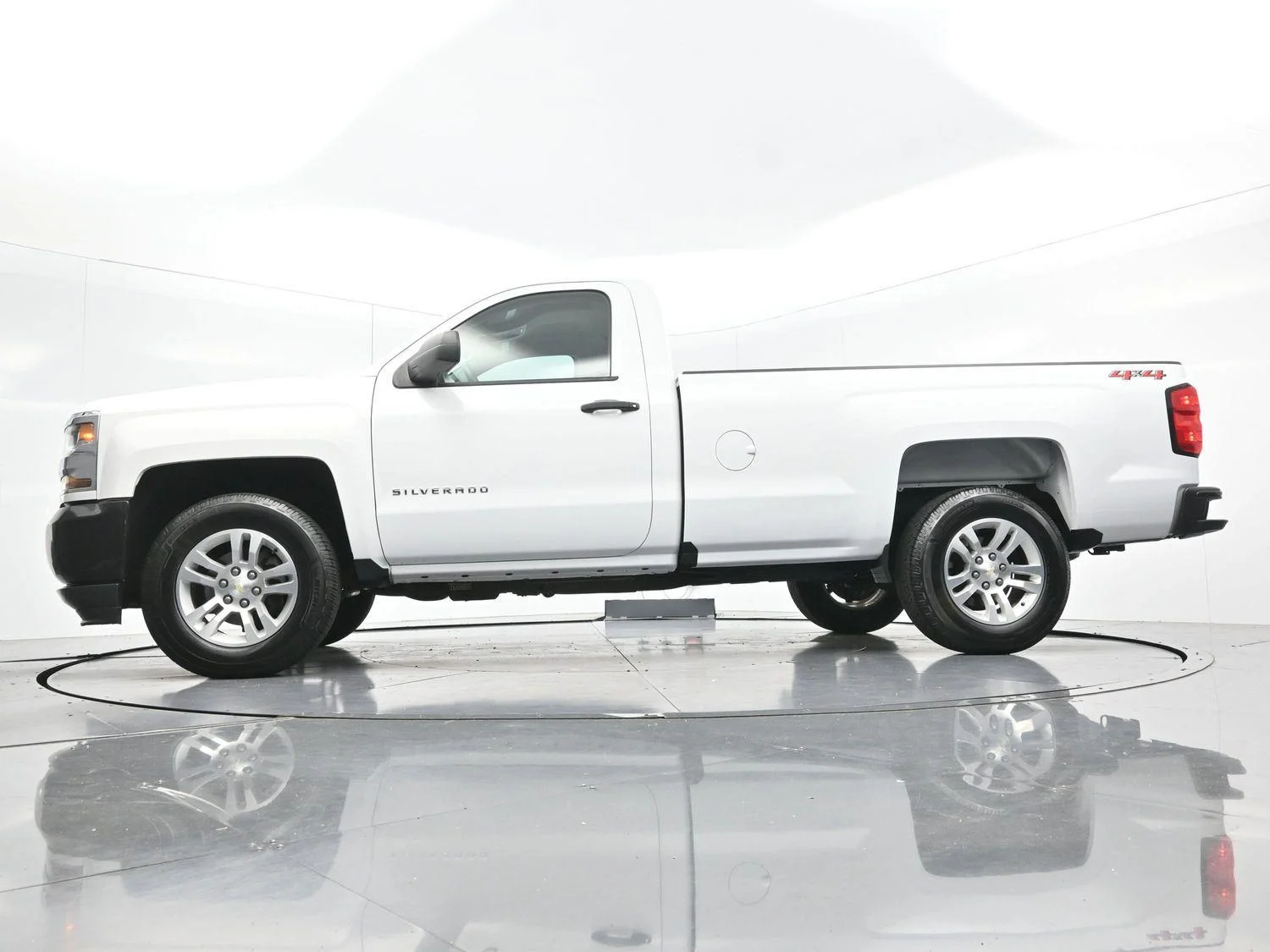 Used 2018 SUMMIT WHITE Chevrolet Work Truck image 39