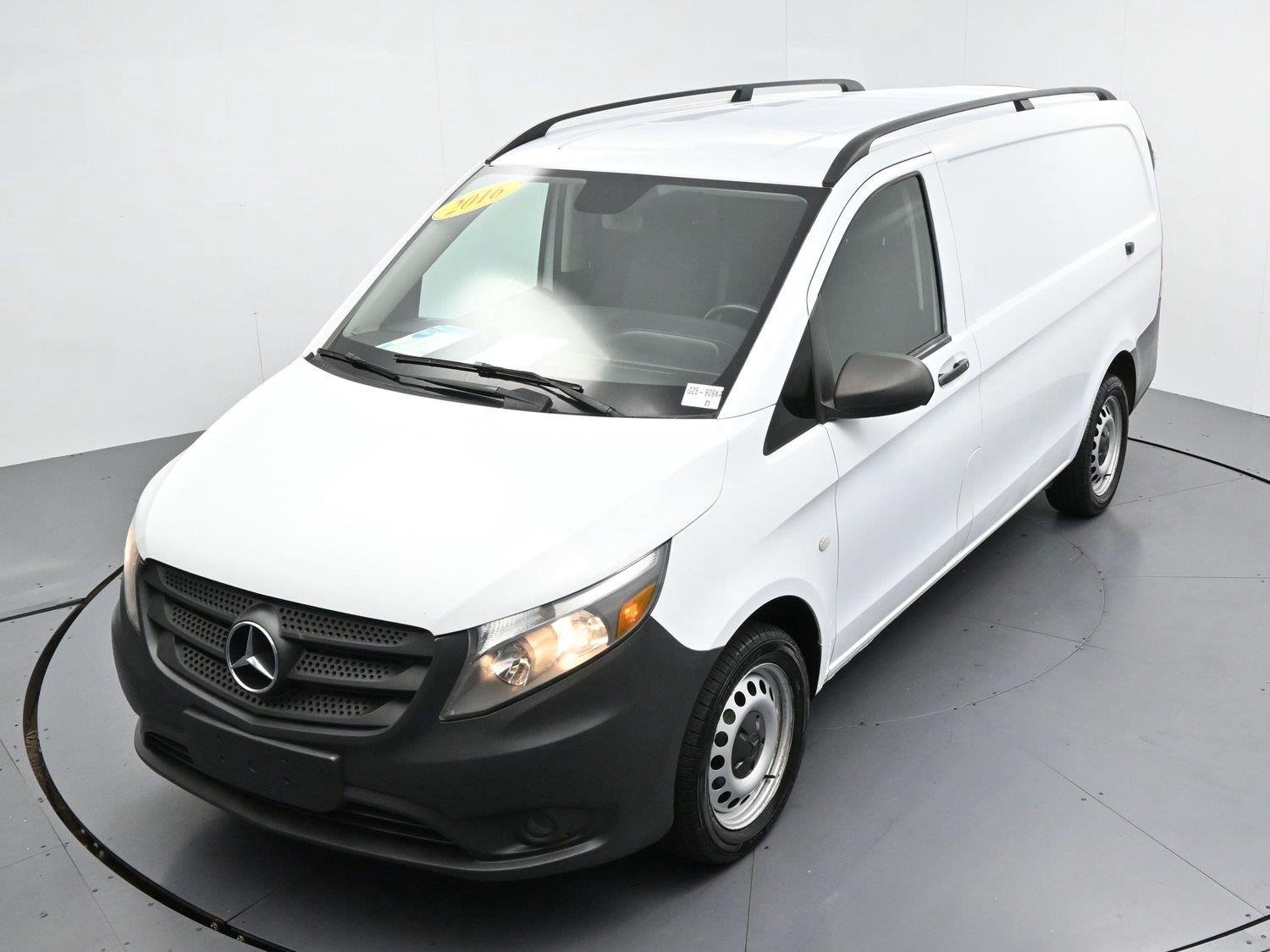 Used 2016 Arctic White Mercedes-Benz RWD 126" image 32