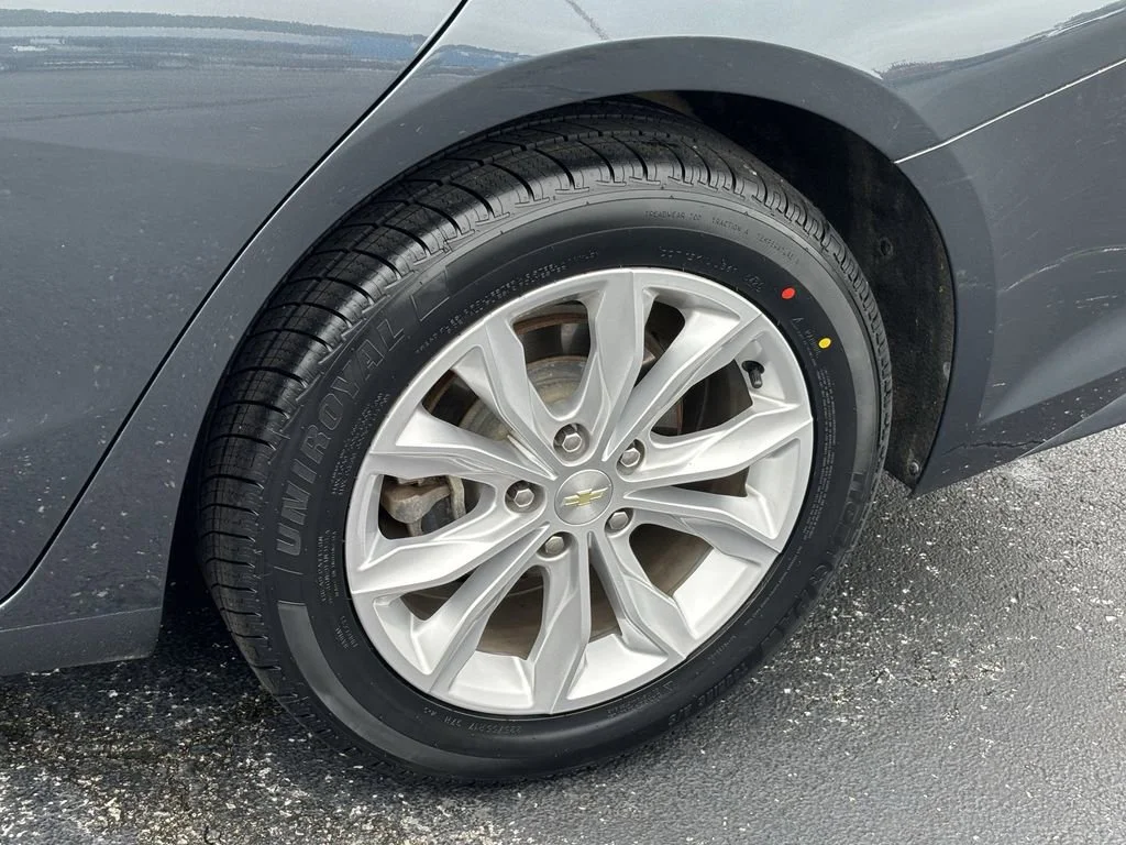 Used 2021 SHADOW GRAY METALLIC Chevrolet LT image 10