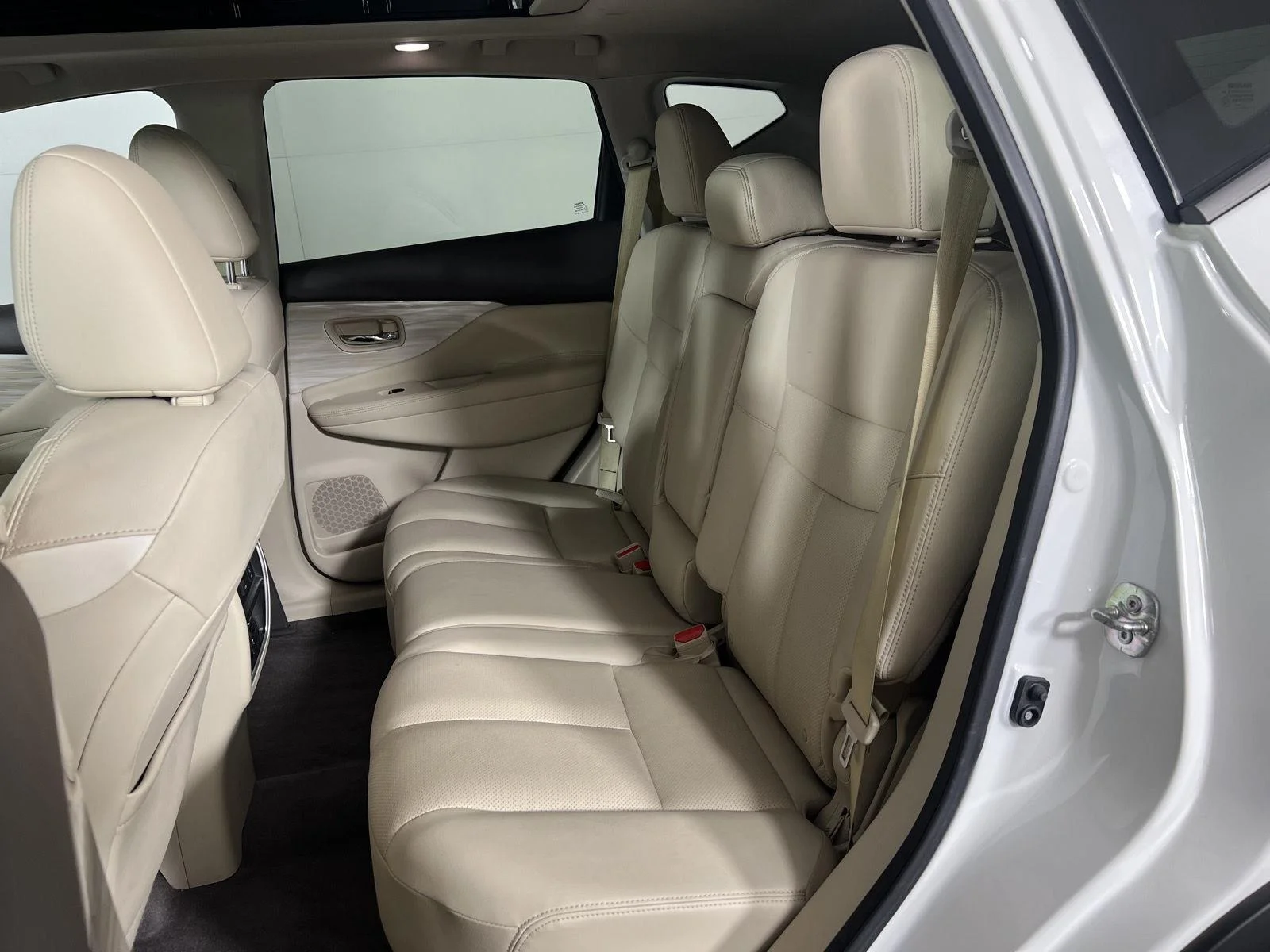 Used 2018 Pearl White Nissan SL image 27