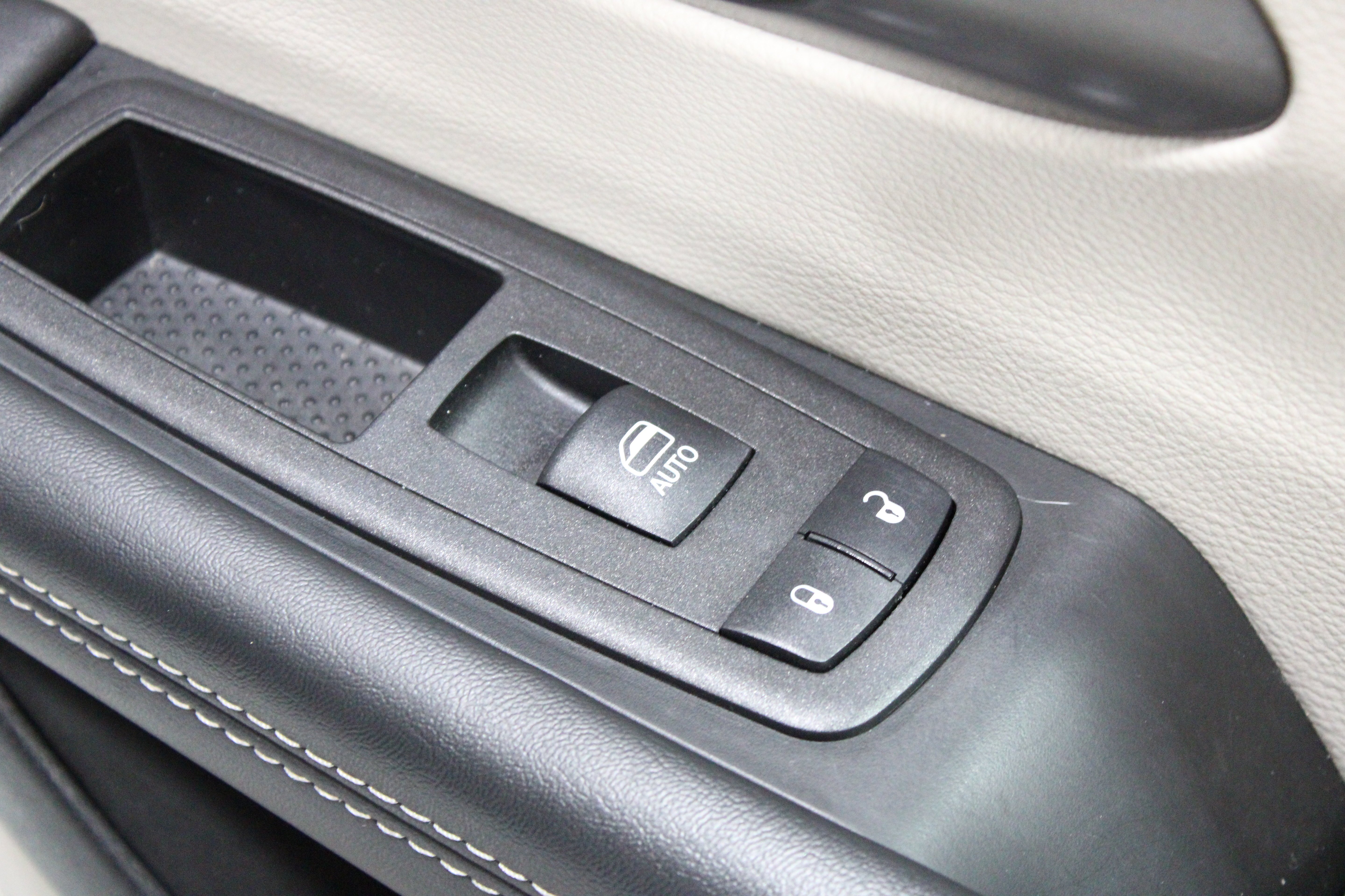 Used 2024 Bright White Clearcoat Chrysler Touring L image 28