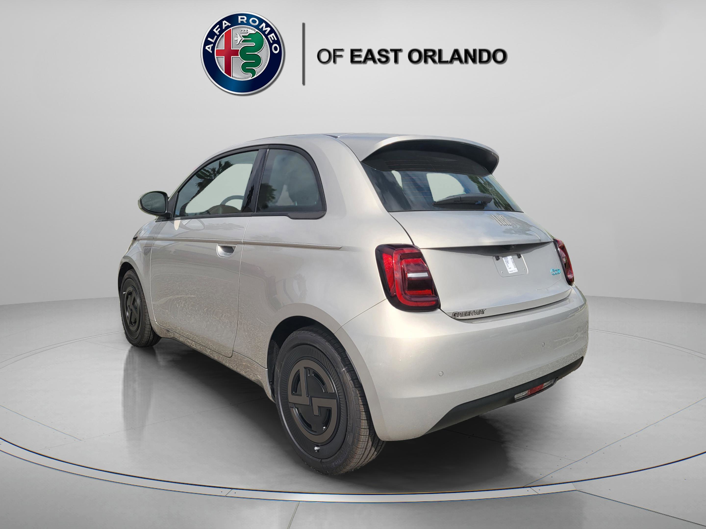 2025 FIAT 500e Base - Photo 6