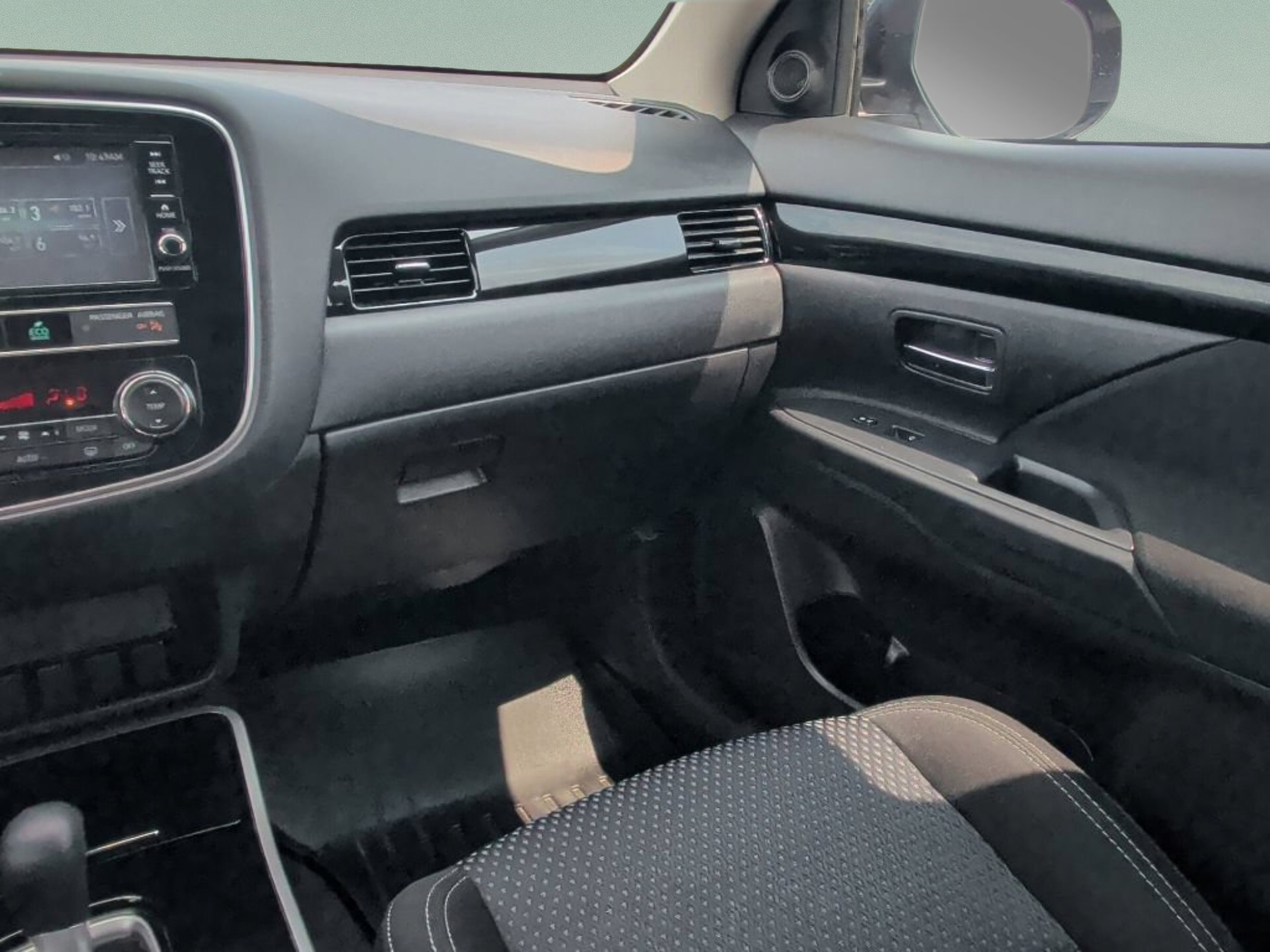 Used 2019 Silver Mitsubishi ES image 31
