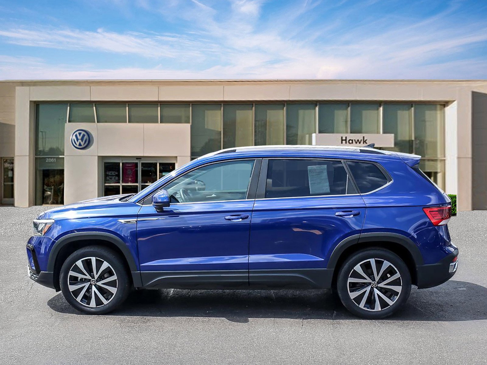 Used 2022 Dusk Blue Metallic Volkswagen SE image 4