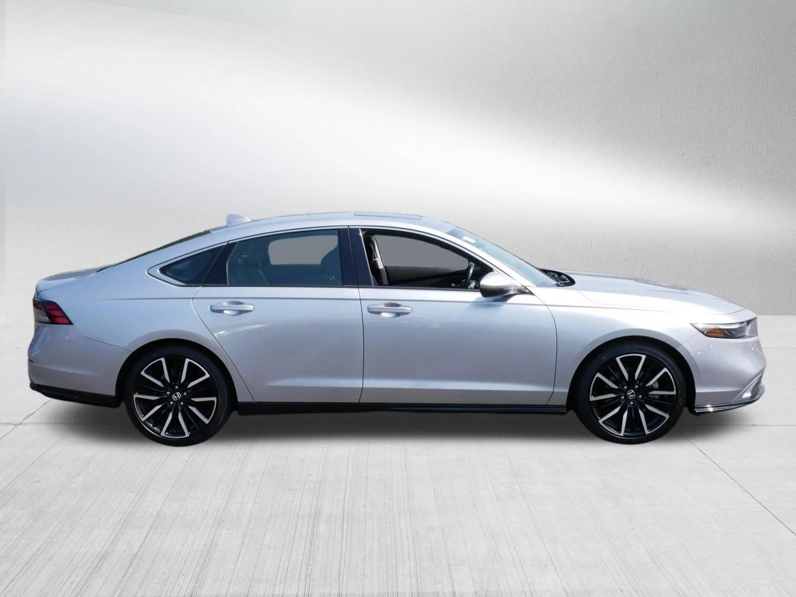 Used 2024 Solar Silver Metallic Honda Touring image 8