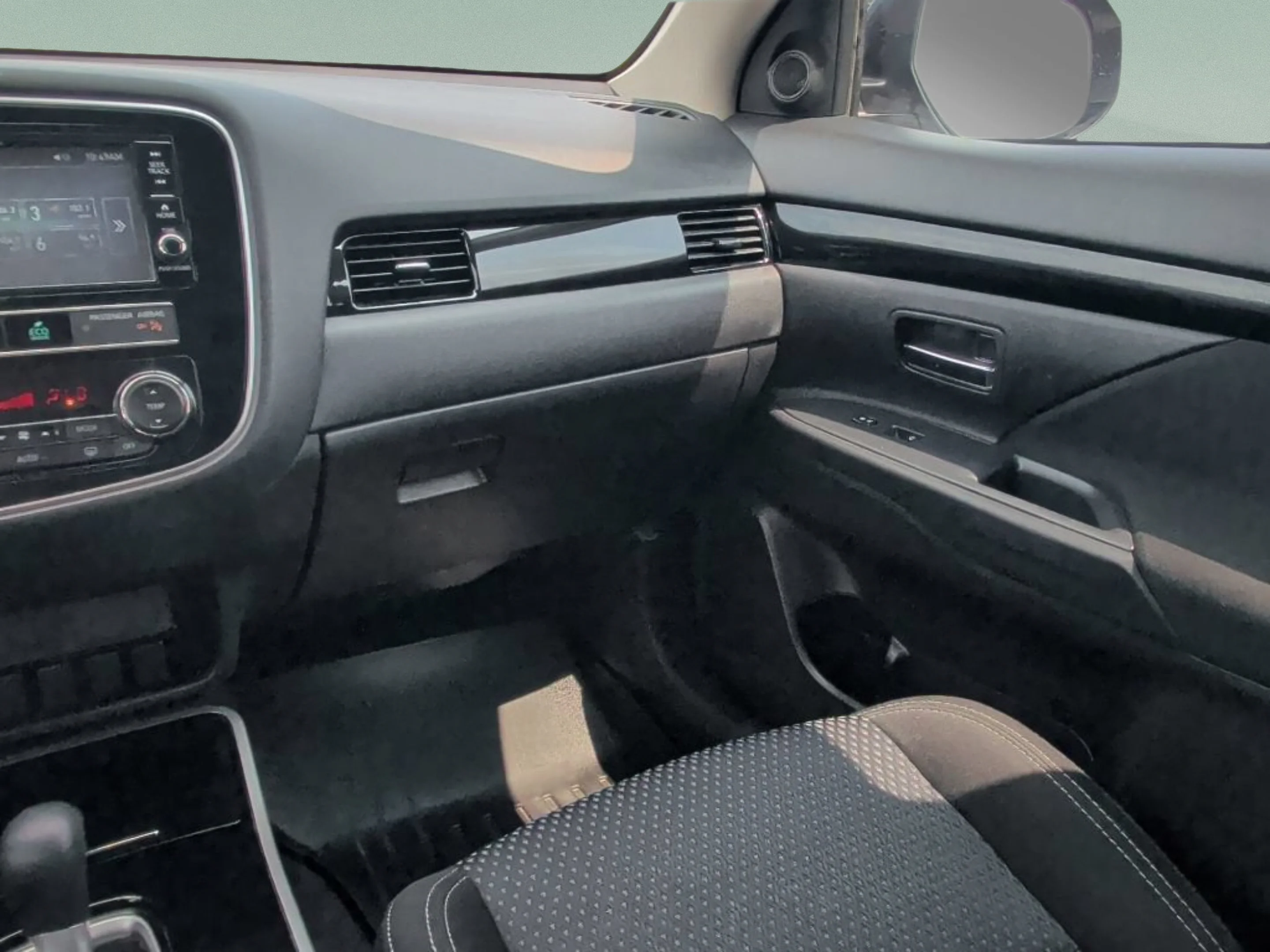 Used 2019 Silver Mitsubishi ES image 31