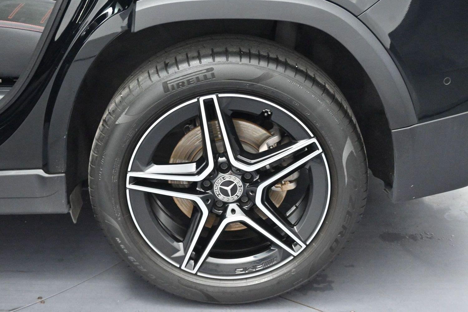 Used 2024 Black Mercedes-Benz GLB 250 image 33