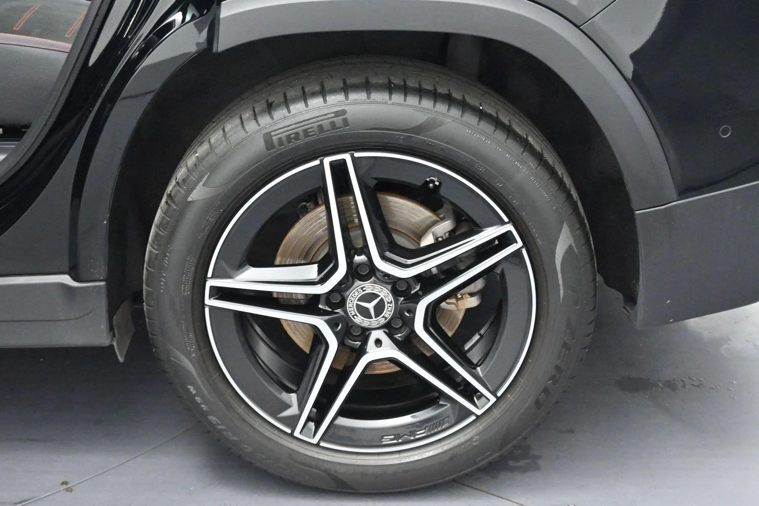 Used 2024 Black Mercedes-Benz GLB 250 image 33
