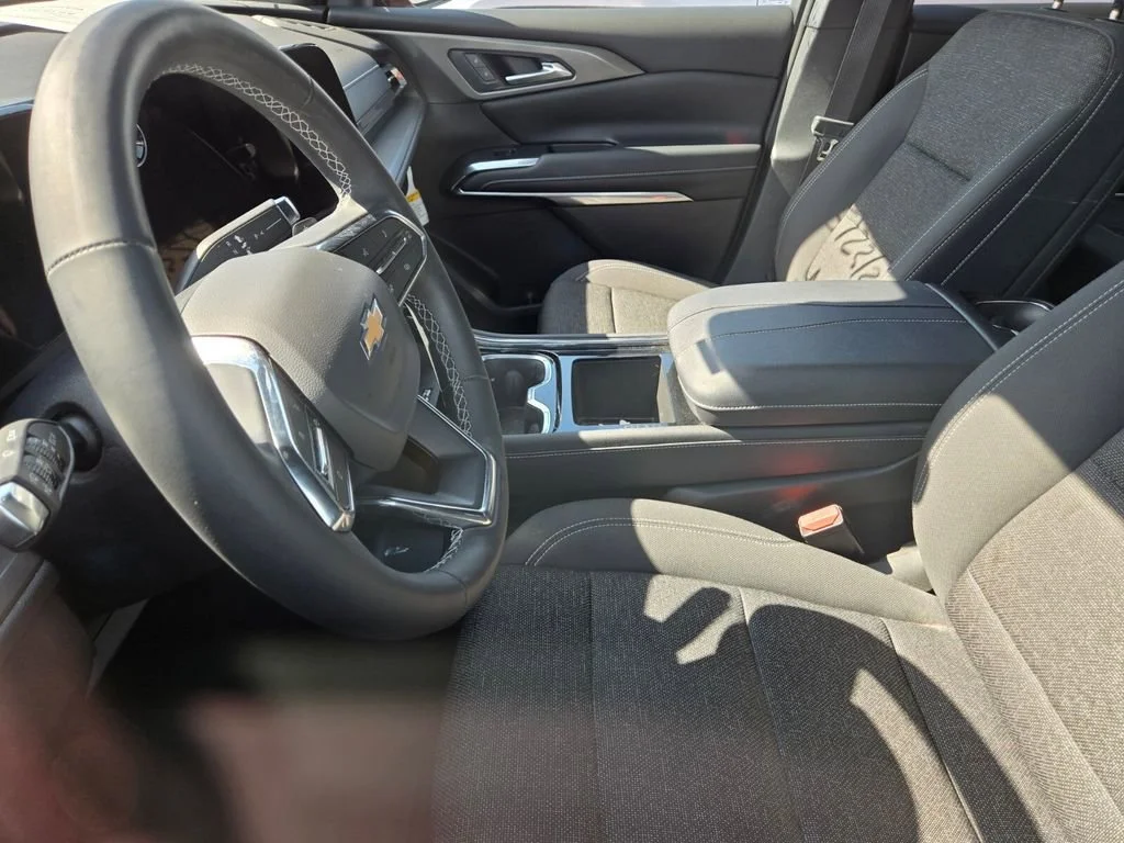 Used 2025 Radiant Red Tintcoat Chevrolet LT image 4