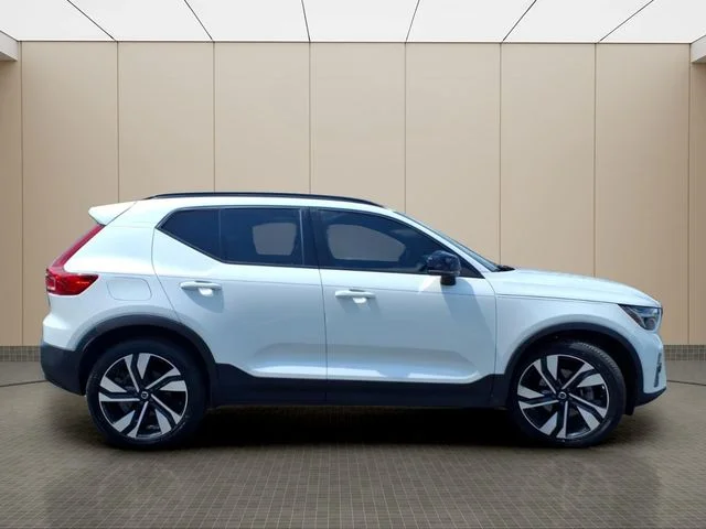 Used 2023 White Volvo Ultimate image 7
