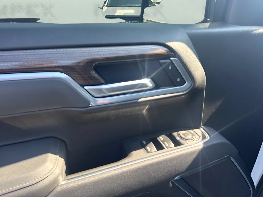 Used 2025 White Chevrolet LT image 22