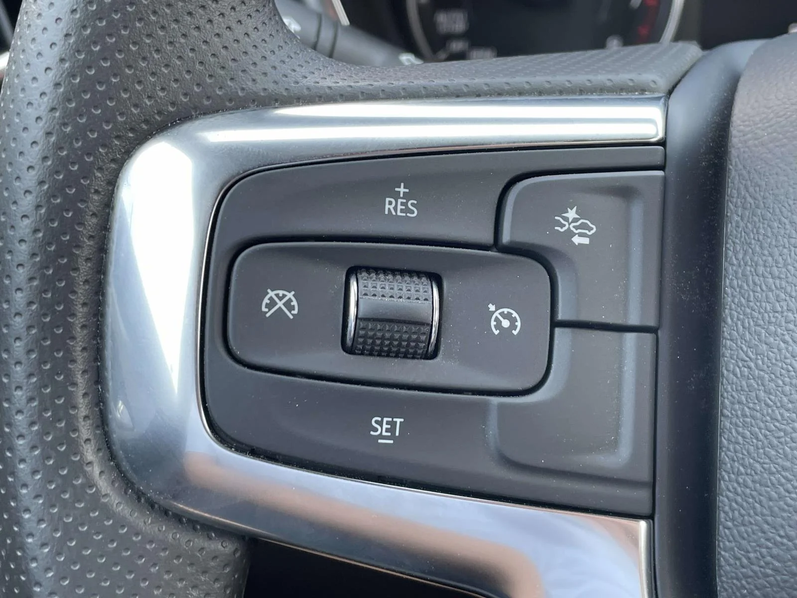 New 2026 Summit White Chevrolet 2LT image 28