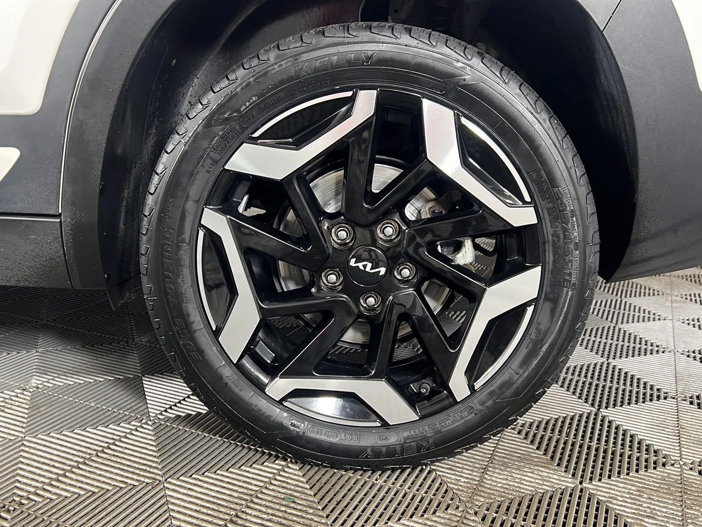 Used 2024  Kia SX image 9